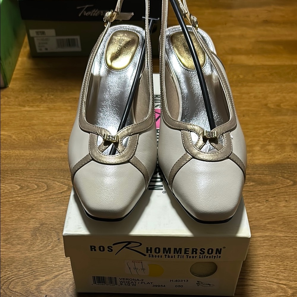 Ros Hommerson Women's Beige Slingback Flats